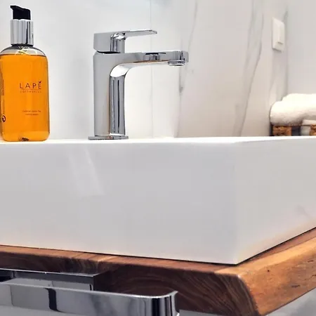 In&out * نافبليو