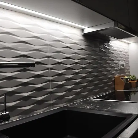 In&out نافبليو